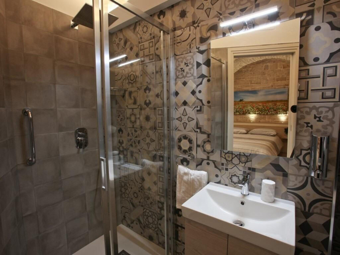 Bathroom 5, B&B Arco Caputi, Bari