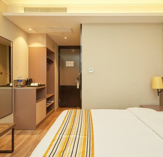 Bedroom 2, Home Inn Plus (Shanghai Pudong Airport), Shanghai