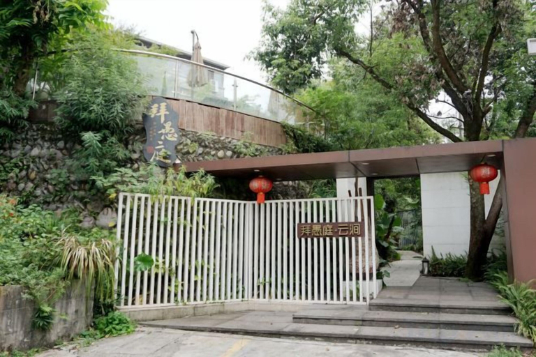 Property grounds 2, Mount Emei Baiyuting Yunjian Tangquan B&B, Leshan
