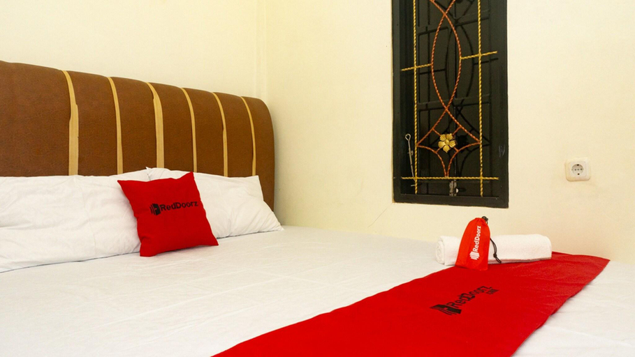 Room 4, Formerly RedDoorz near Sentani Airport Jayapura, Jayapura
