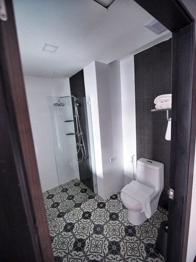 Bathroom 4, Sleep With Me Pattaya, Pattaya
