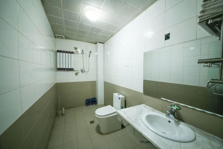 Bathroom, WEI LONG HOTEL, Wuwei