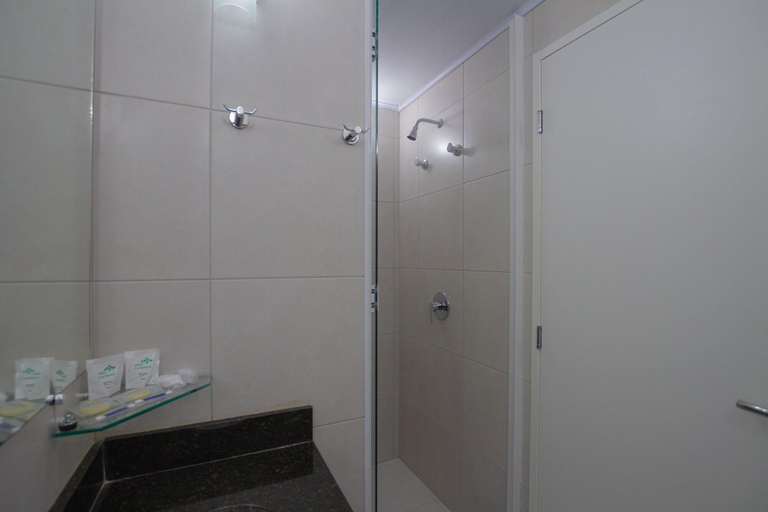 Bathroom 4, Hotel Confiance Barigui, Curitiba