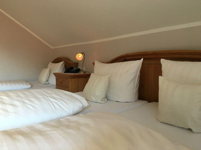 Bedroom 3, Landhaus Hotel Göke, Paderborn