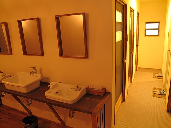Bathroom 5, The Deer Park Inn, Nara