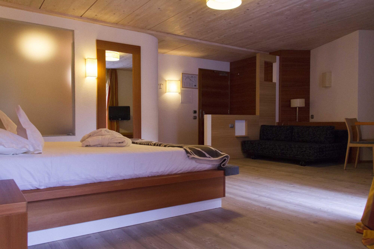 Bedroom 3, Hotel Miramonti, Trento