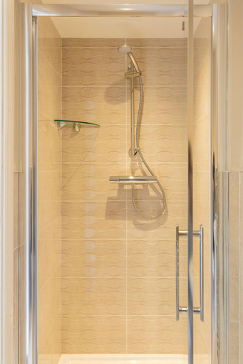 Bathroom 4, Molloy S Apartments, Dublin