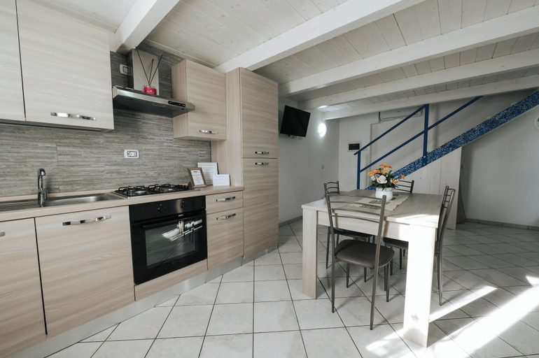 Room 4, Gioema, Latina