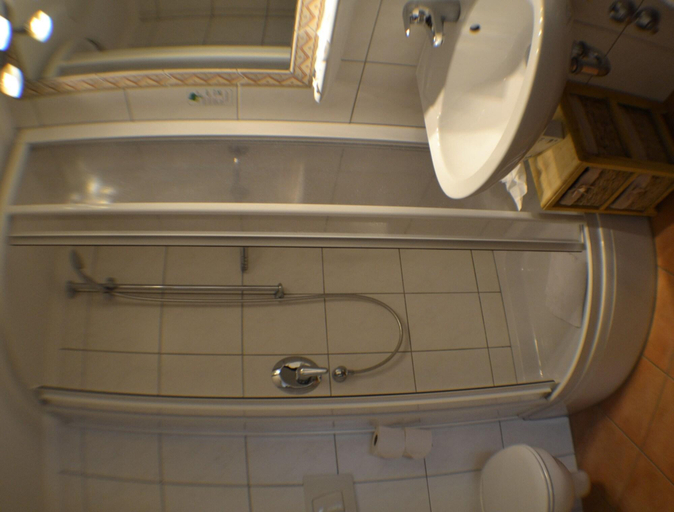 Bathroom 3, Zum Guten Onkel, Cochem-Zell