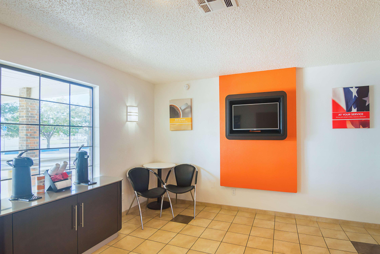 Public Area 2, Motel 6 Lawton, OK, Comanche