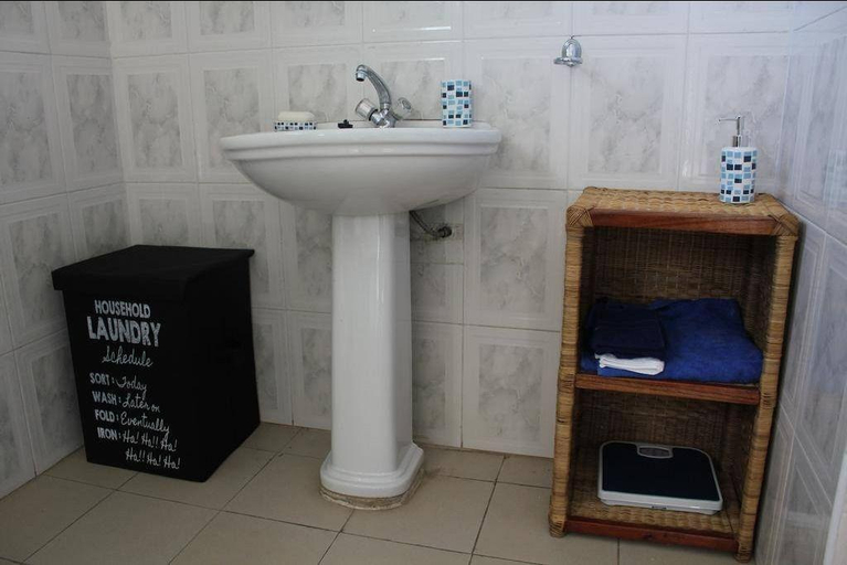 Bathroom 4, Blue Lagoon Lodge Blantyre, Blantyre City