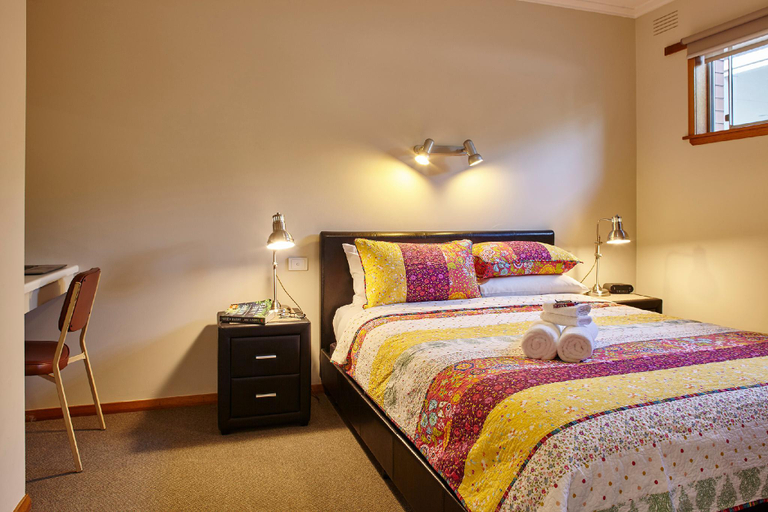 Bedroom 5, Hotel Goldfield Holiday Units, Alpine - East