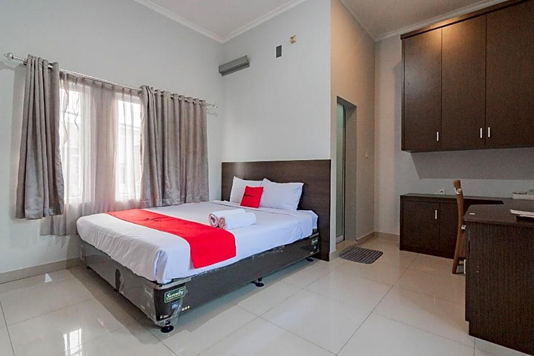 General view 2, Formerly RedDoorz Syariah Plus @ Tuparev Cirebon 3, Cirebon