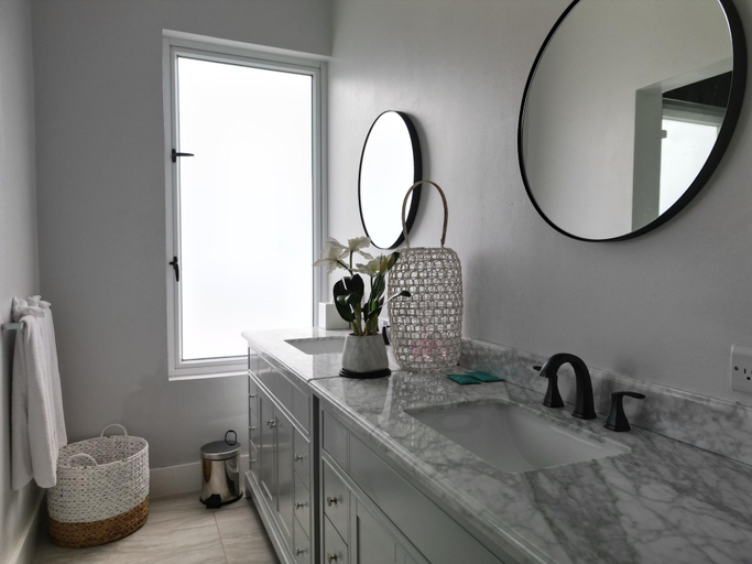 Bathroom 5, LA Vue Boutique Hotel & Beach Club