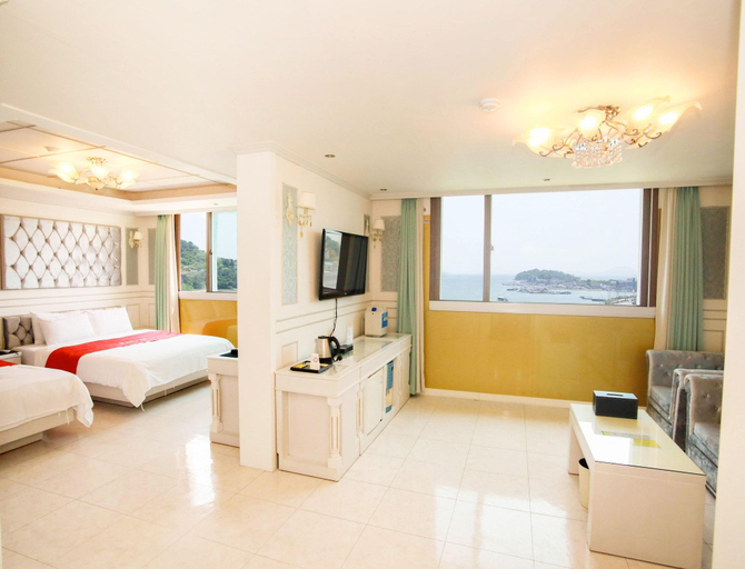 Bedroom 4, Yeosu Haebeach Hotel, Yeosu