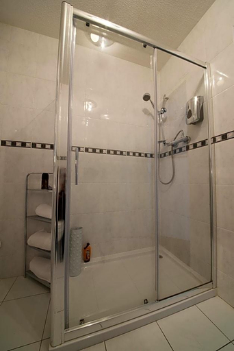 Bathroom 4, The Burnside Hotel, South Lanarkshire