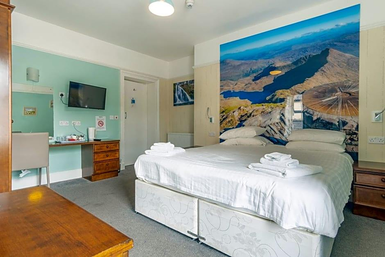 Bedroom 4, Padarn Hotel, Gwynedd