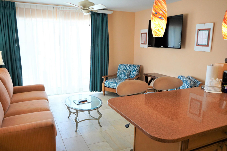Room 5, Ocean Beach Club, Monroe