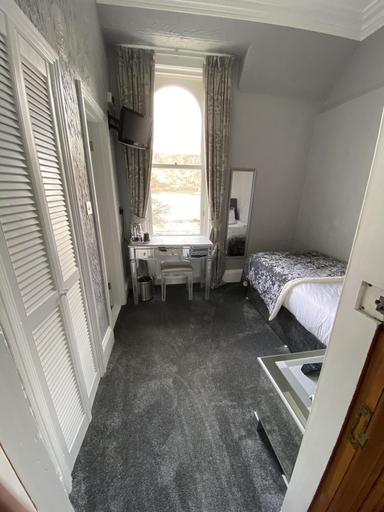 Room 4, Ashburn House De Luxe B&B, Highland