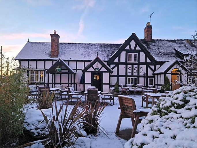 Lobby 5, The White Lion, Cheshire East