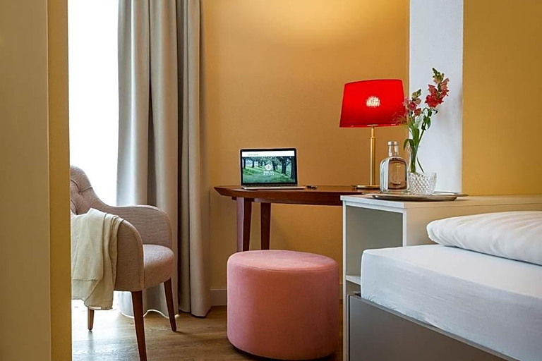 Bedroom 3, Emichs Hotel, Miltenberg