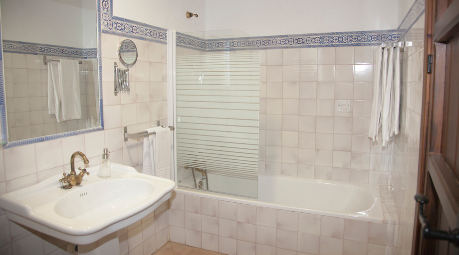 Bathroom 4, Hospederia Convento De Santa Clara, Córdoba