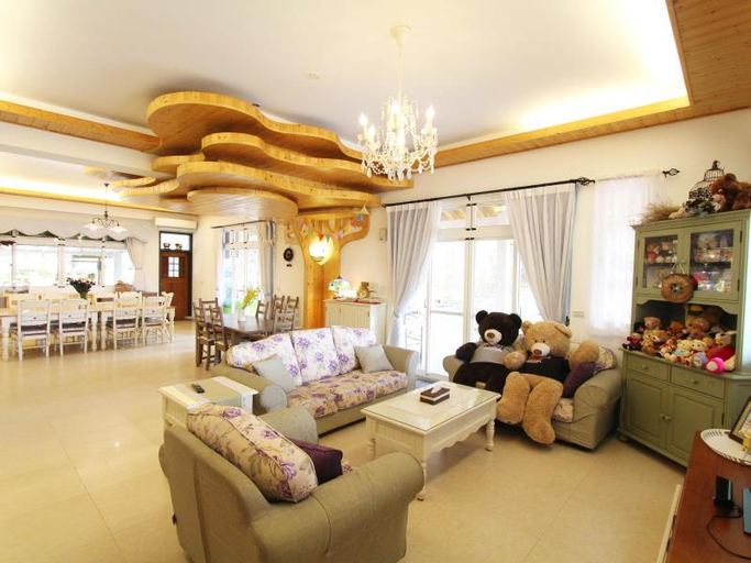 Public Area, Bear Meets Moose Bed And Breakfast, Nantou