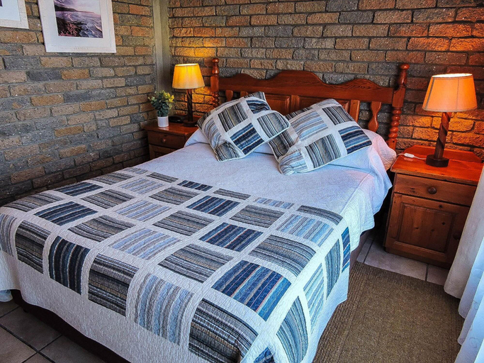 Room 4, Amzee Bokmakierie Guest House, Eden
