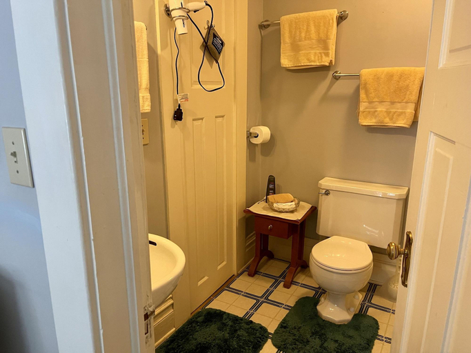 Bathroom 3, Greenwood Bed & Breakfast, Guilford