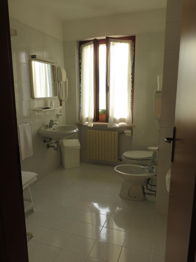 Bathroom 3, Merano, Verona