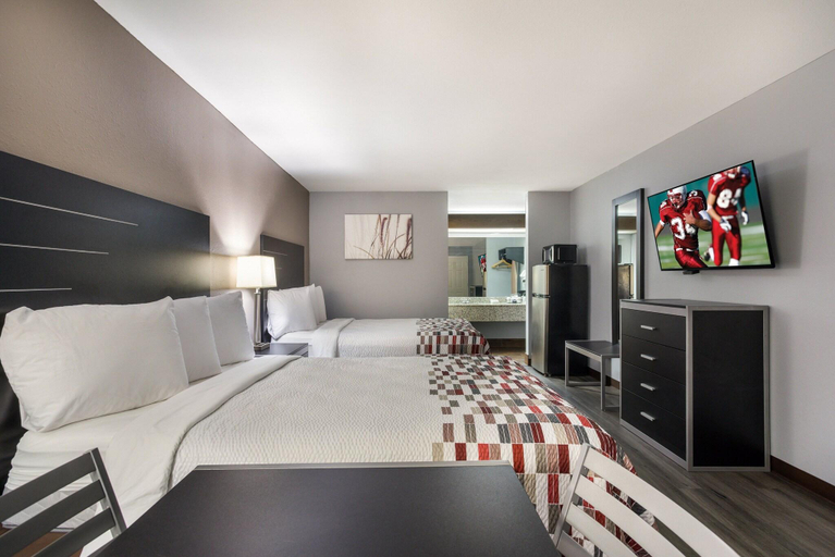 Bedroom 4, Red Roof Inn & Suites Athens, AL, Limestone