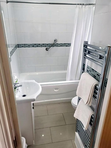 Bathroom 4, Old Bull Inn, Cambridgeshire