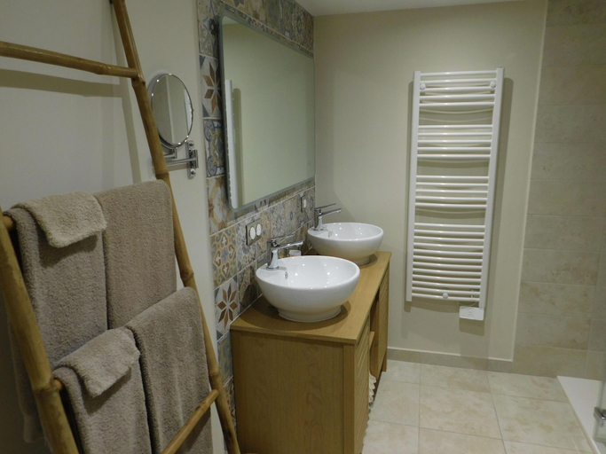 Bathroom 5, Les Jarrières, Indre-et-Loire