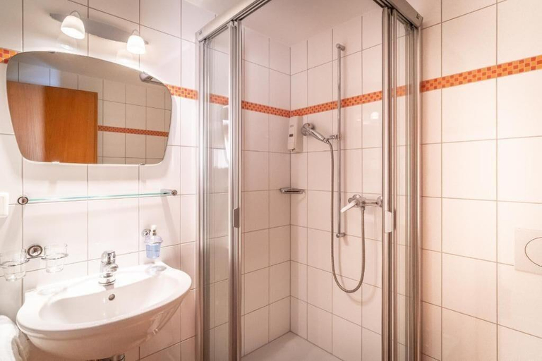 Room 2, Hotel Bahnhof Ausserberg, West Raron