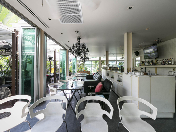 Food & Drinks 5, Refill Now Hostel, Wattana