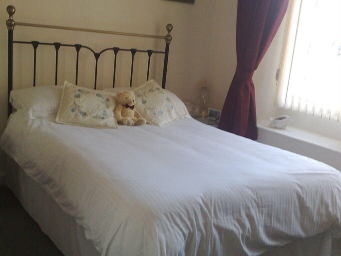 Room 2, Rayrigg Villa Guesthouse, Cumbria