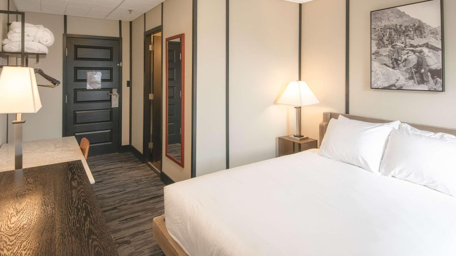 Bedroom 3, Midnight Sun Hotel, Yukon