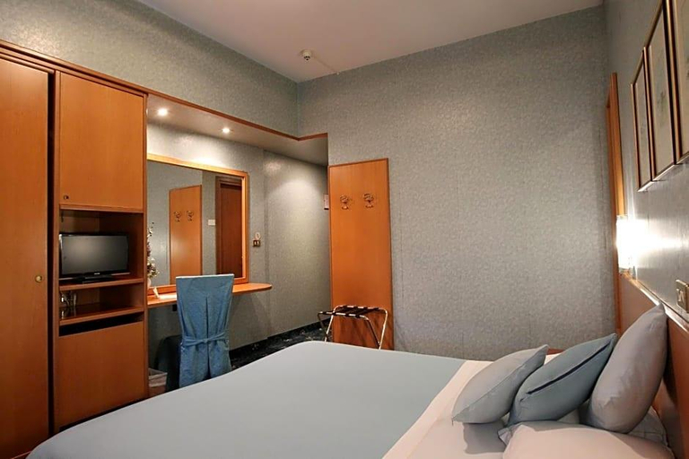 Bedroom 4, Hotel Globo, Modena