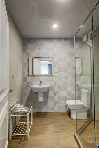 Bathroom 4, Passport Tbilisi, Tbilisi