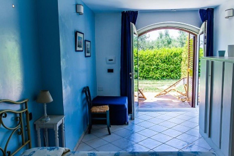 Bedroom 2, Donnasilia B&B, Salerno