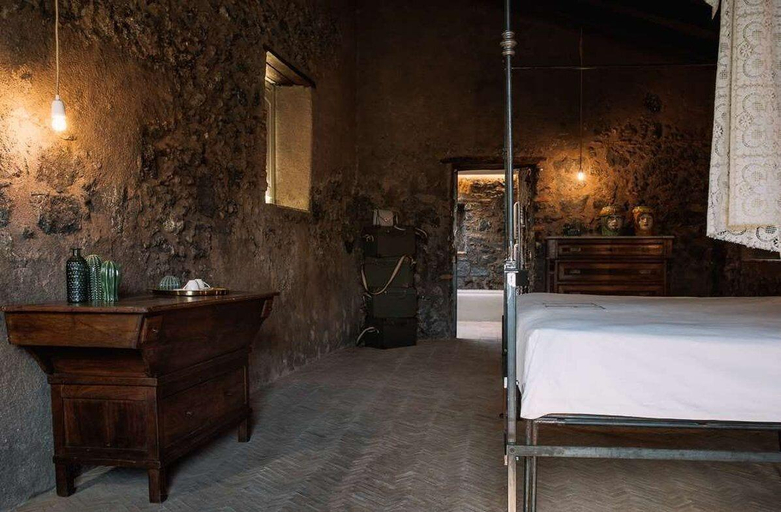 Room 5, Tenuta di Fessina, Catania