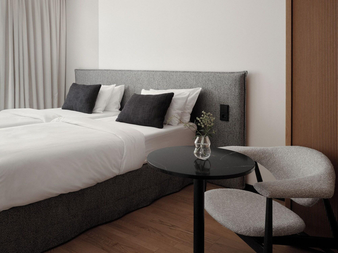 Bedroom 5, Bob W Munich Old Town, München