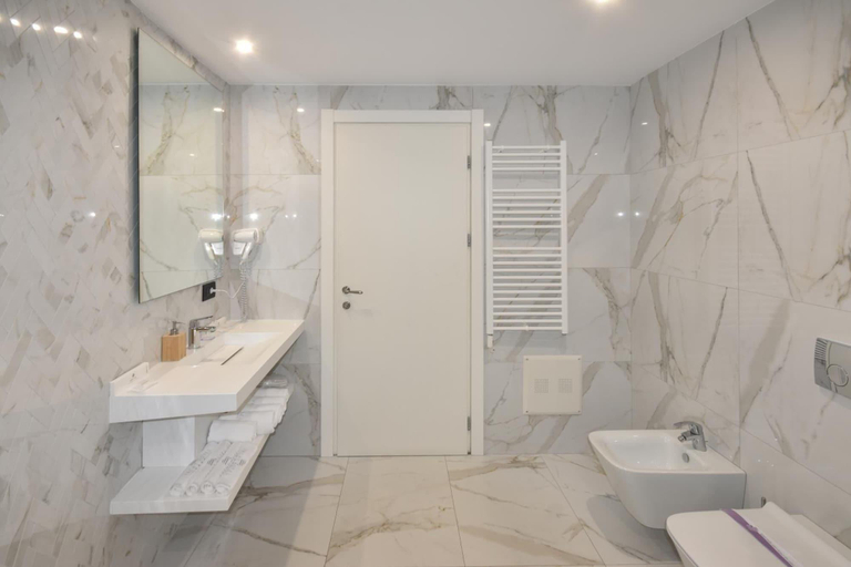 Room 5, Yacht Hotel, Vlorës