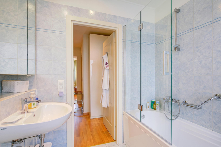 Bathroom 2, Casa Berna - Balcony Apt With Mountain Views, Lugano