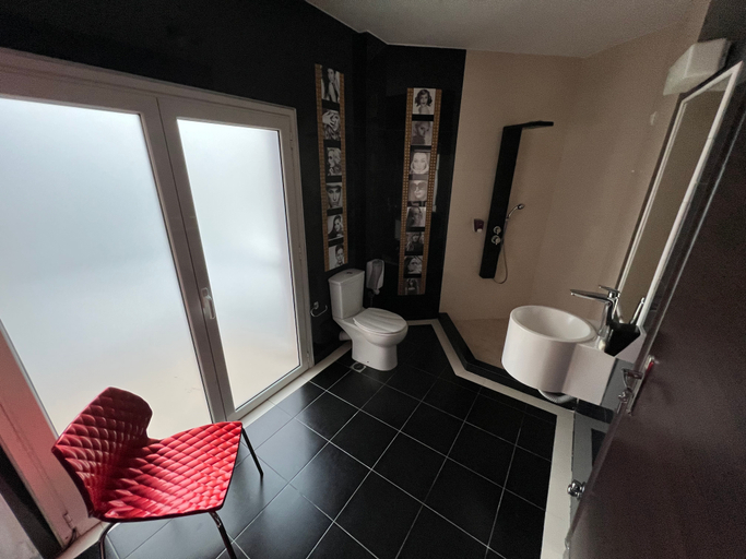 Room 5, X Hotel Salem, Attica