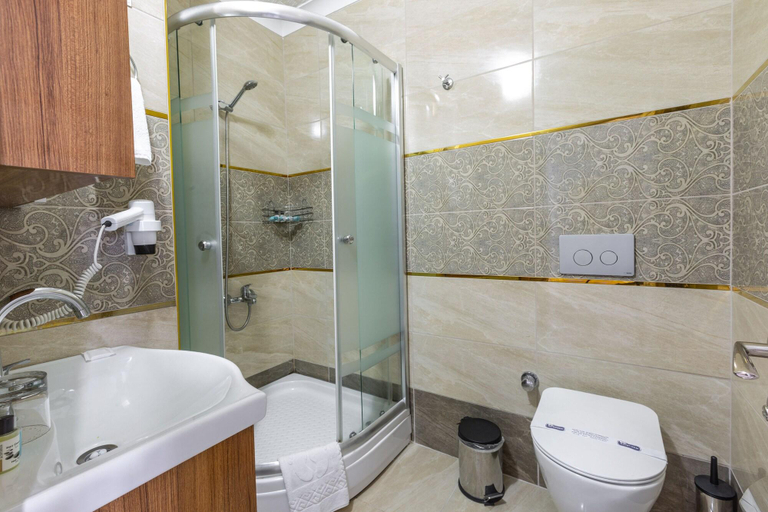 Bathroom 4, Alya Boutique Hotel, Merkez