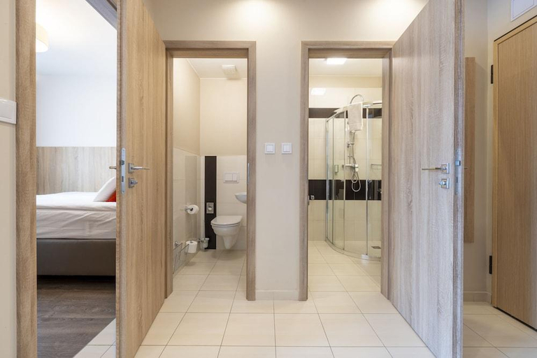 Bathroom 3, Cherry Apartments, Palace Quarter, Budapesti