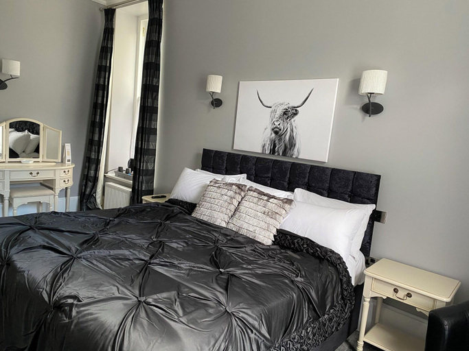 Room 3, Ashburn House De Luxe B&B, Highland