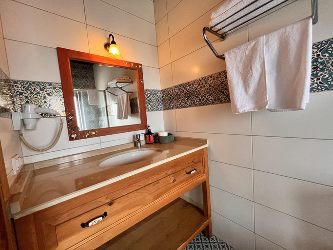 Bathroom 4, Eski Datca Otel, Datça