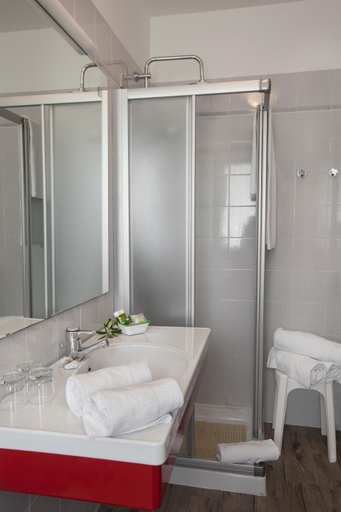 Bathroom 5, Eden, Trento